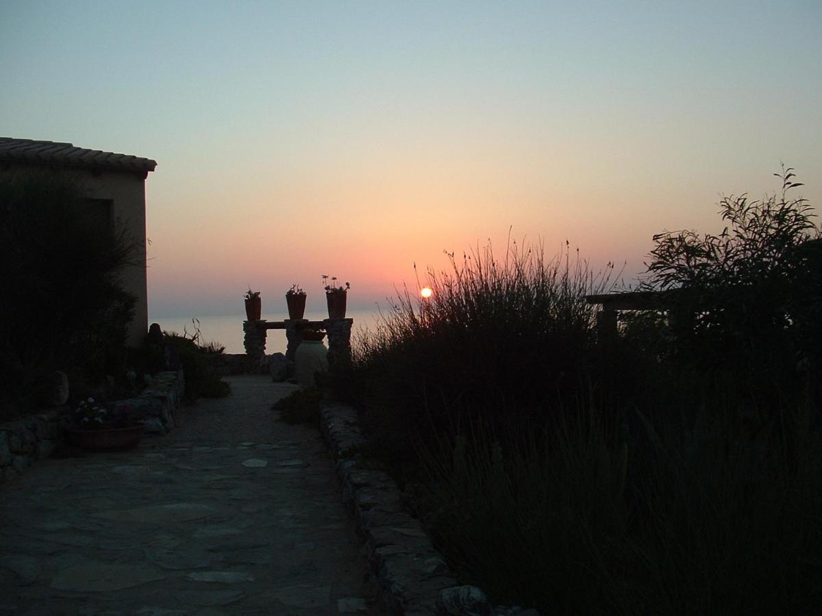 Hotel Villaggio Sabbie D'Oro Torre dei Corsari Esterno foto